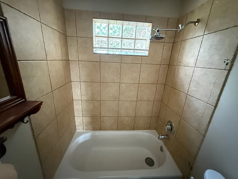 324 E Peterson Dr — Photo 29