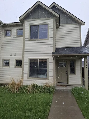 3689 Pipestone St Photo 1