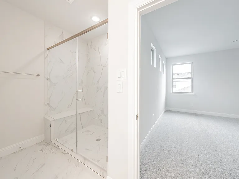 9709 Thorncrown Ln — Photo 24