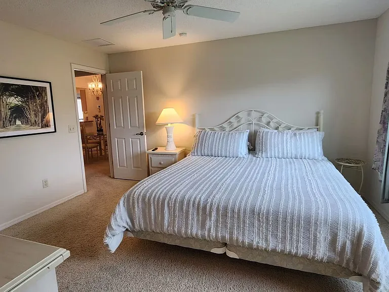 916 Eastmont Ct — Photo 20