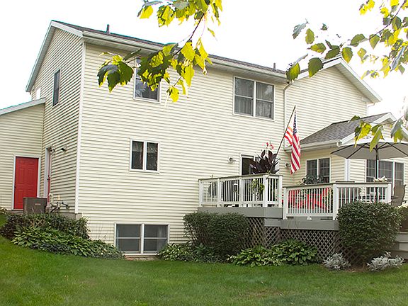 3rd image of 6018 Meadowlark Dr NE