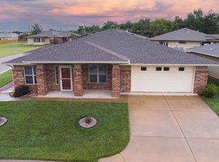 2232 Cottonwood Ln, Winfield, KS 67156