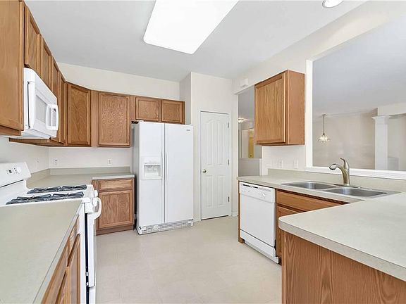 3rd image of 36107 Billingsley Row