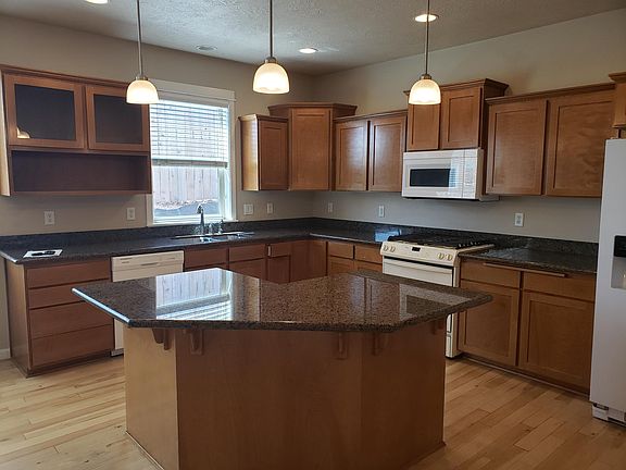3rd image of 160 Willow Springs Dr