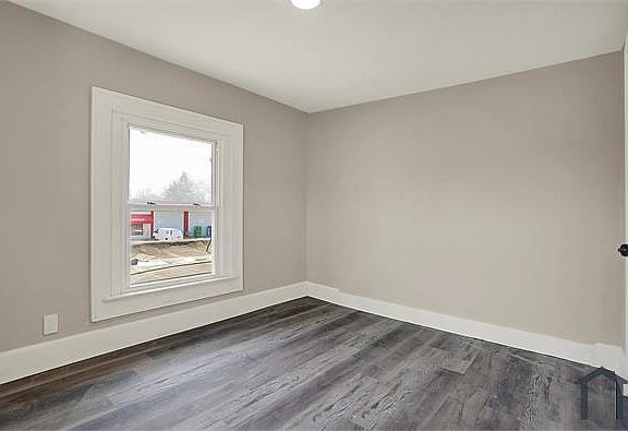 5th image of 3934 E 10th St #A
