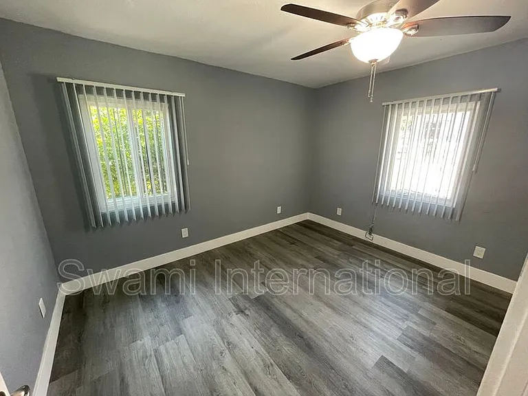 1031 W 102nd St #1 — Photo 11