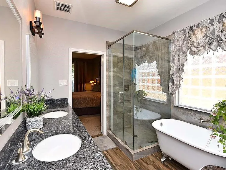 22121 Atwater Canyon Ln — Photo 11