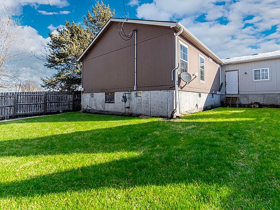 3rd image of 501 Layton Ln