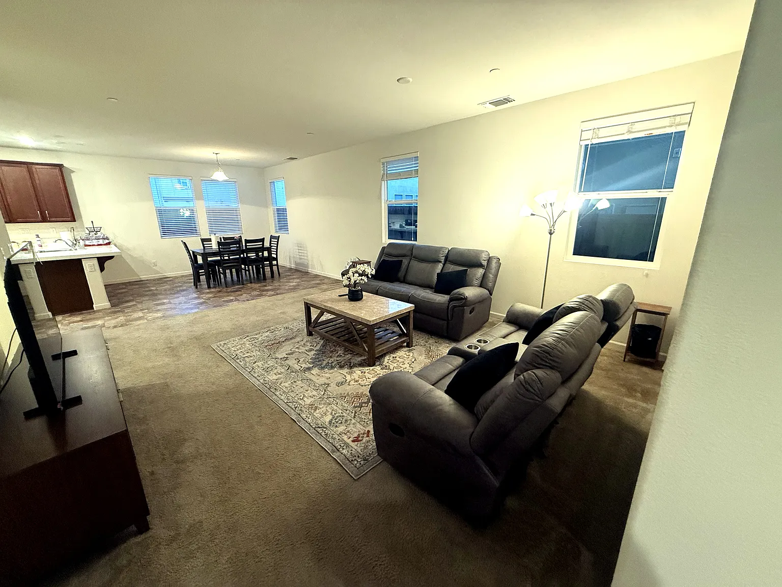 4 bed, 2.5 bath, 1962 sqft, $4,950 — Photo 3