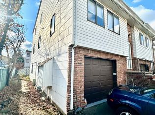 80 Country Dr N, Staten Island, NY 10314