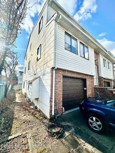 80 Country Dr N, Staten Island, NY, 10314