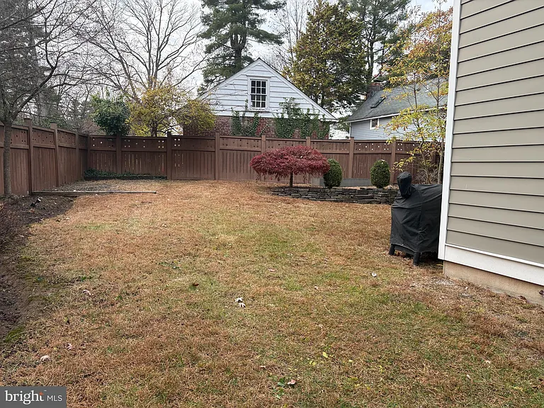 11 Chestnut St — Photo 37