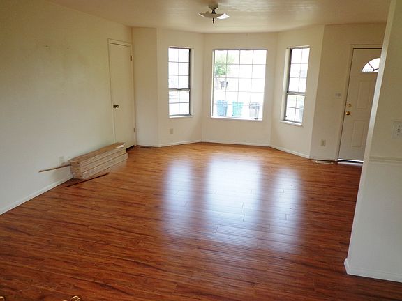 Upper Unit_Family Room