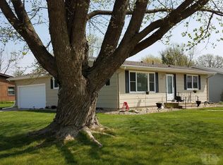 2736 Meadowbrook Dr, Burlington, IA