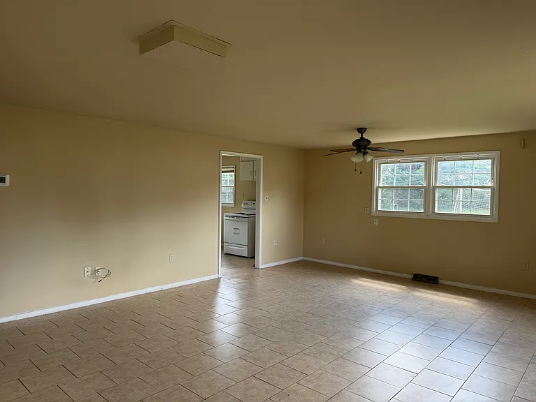 121 Woodgate Cir — Photo 4
