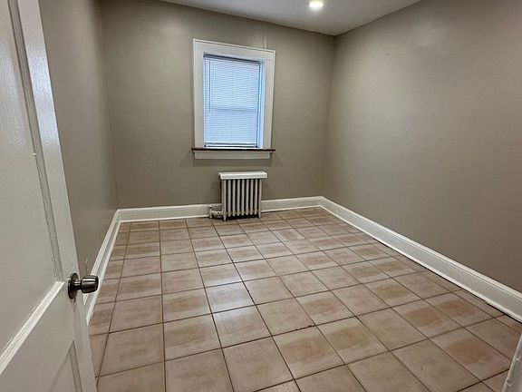 3rd image of 205 Palisade Ave APT 3