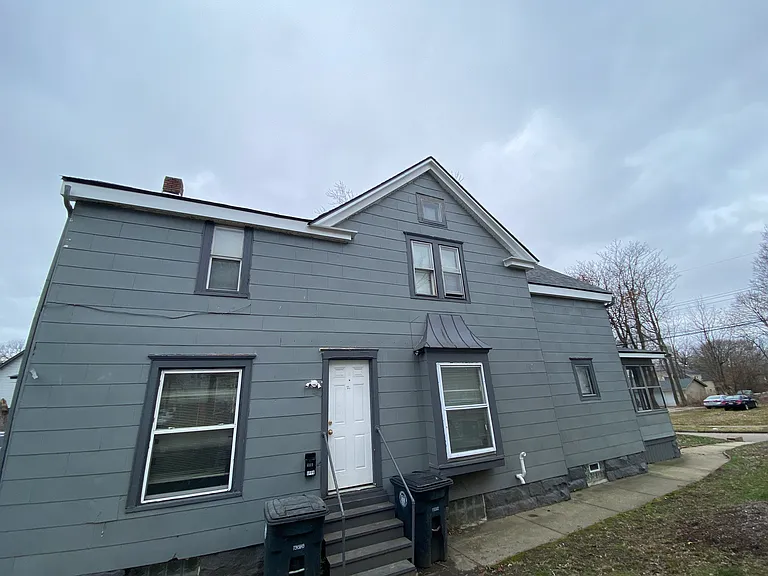 489 Sumner St — Photo 13
