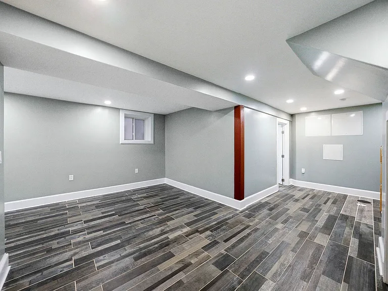 245 Jewett Ave — Photo 21