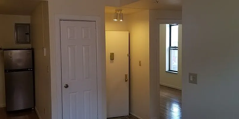 Rented by Perry Associates NYC Inc | media 17