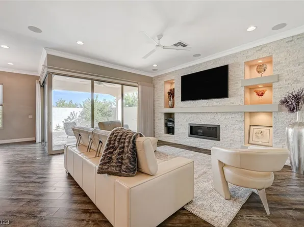 3388 Isle Dr, Las Vegas, NV 89141