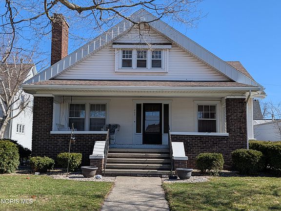 2nd image of 207 Jefferson Ave