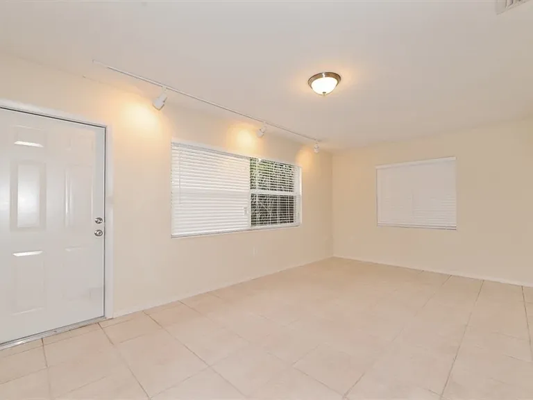 3691 York Dr W — Photo 4