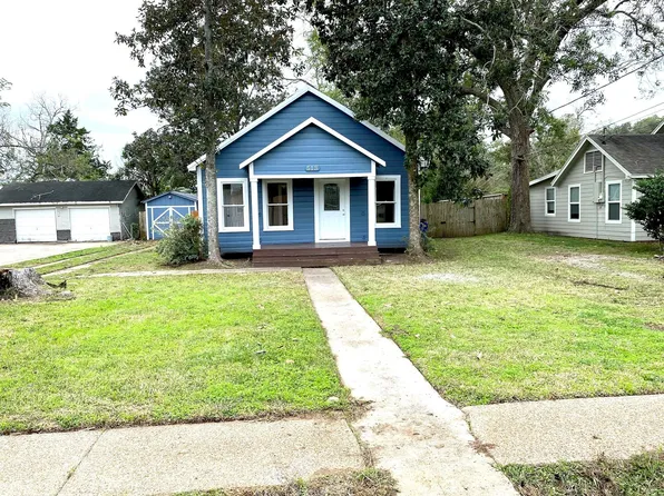 513 E Bernard St, West Columbia, TX 77486