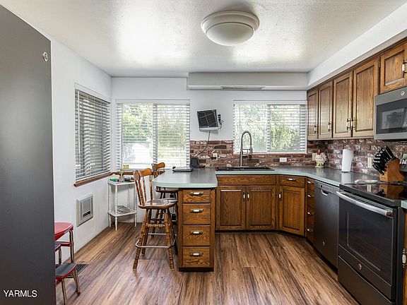 10605SummitviewExt_21