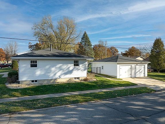 4th image of 1625 Brockman Ave