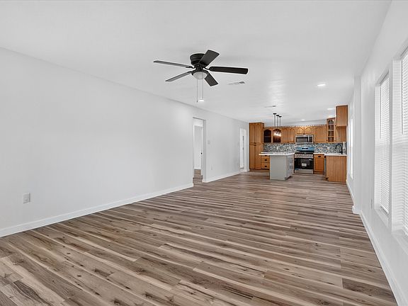 3rd image of 613 W Main St