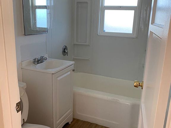 4th image of 514 32nd St APT D