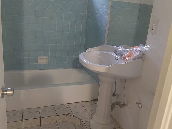 4th image of 29 Pacific St #29