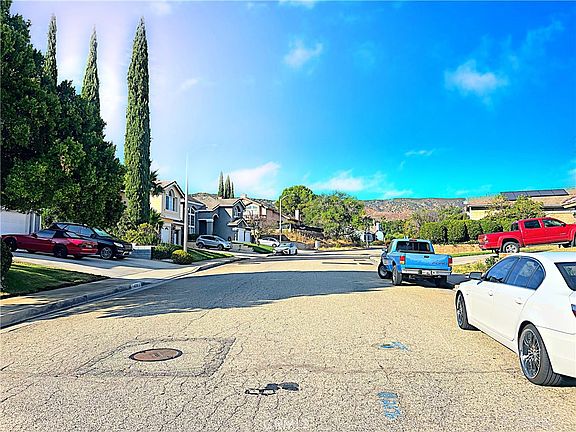 4th image of 42205 Round Hill Dr