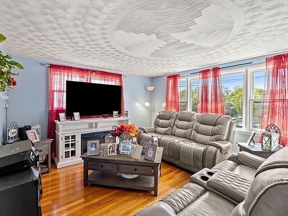5th image of 21 Spring St