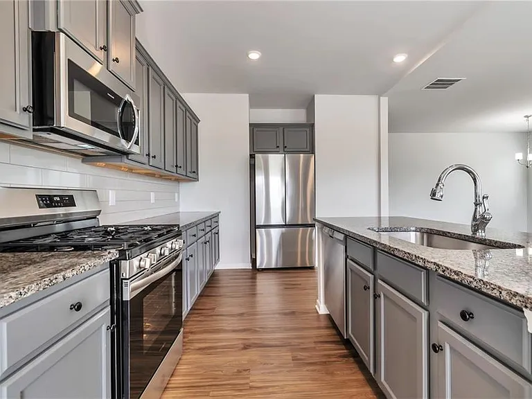 118 Briarwood Dr E — Photo 11