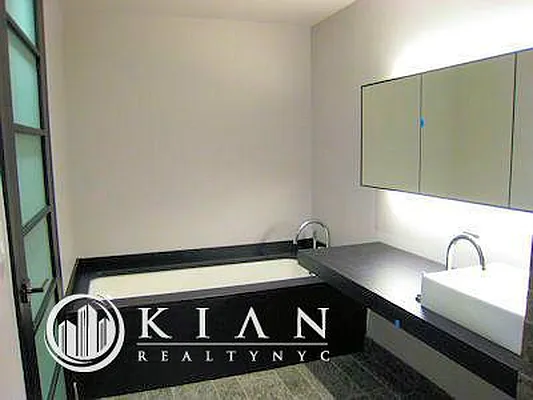 Rented by Kian Realty | media 38