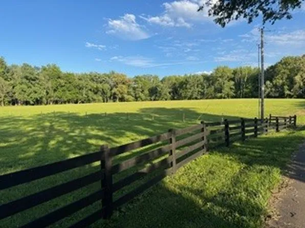 3 Mathis Rd, Charlotte, TN 37036