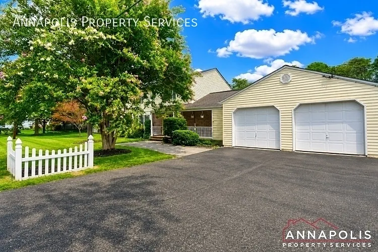 7809 Locust Wood Rd — Photo 2