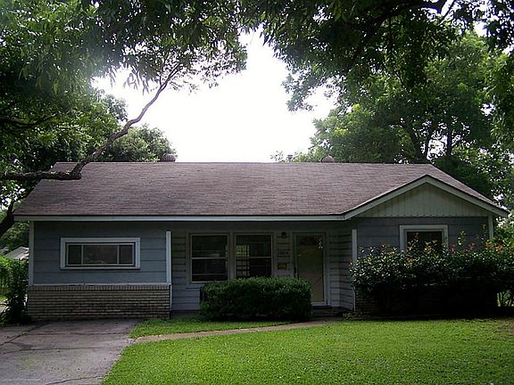 Covered front and back porches!