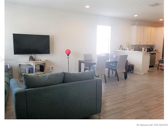3rd image of 4014 Black Olive Ln