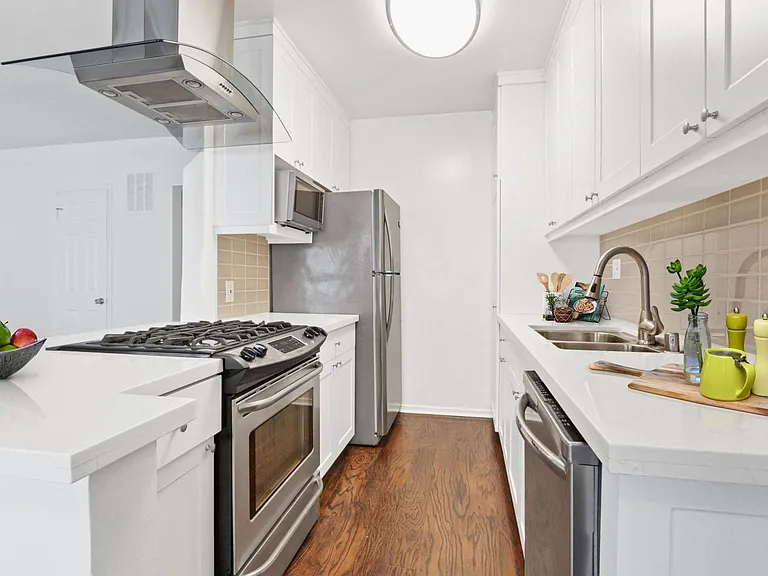 113 N Gale Dr — Photo 13