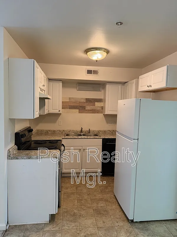 308 Ardale Dr — Photo 1
