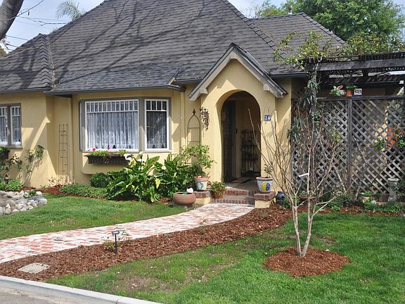 5th image of 26 Oak Knoll Gardens Dr
