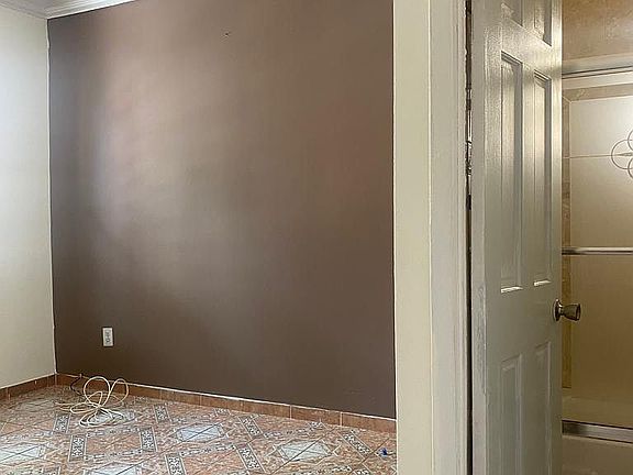 4th image of 12-12 31st Ave #2F