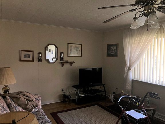 5th image of 303 Hartley Ave
