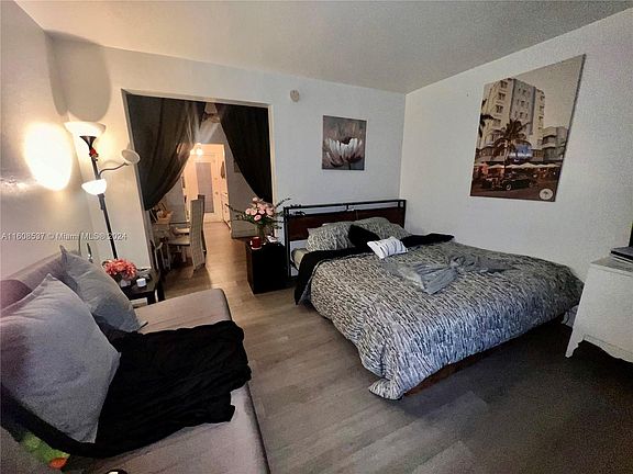 3rd image of 761 Euclid Ave #6