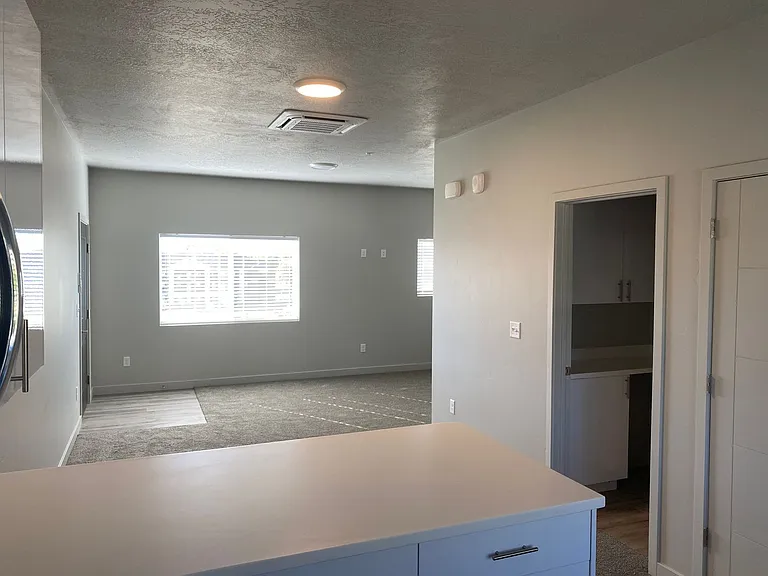 560 S Main St — Photo 4