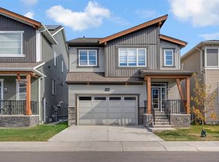 151 E Carringham Way NW, Calgary, AB T3P 1V5