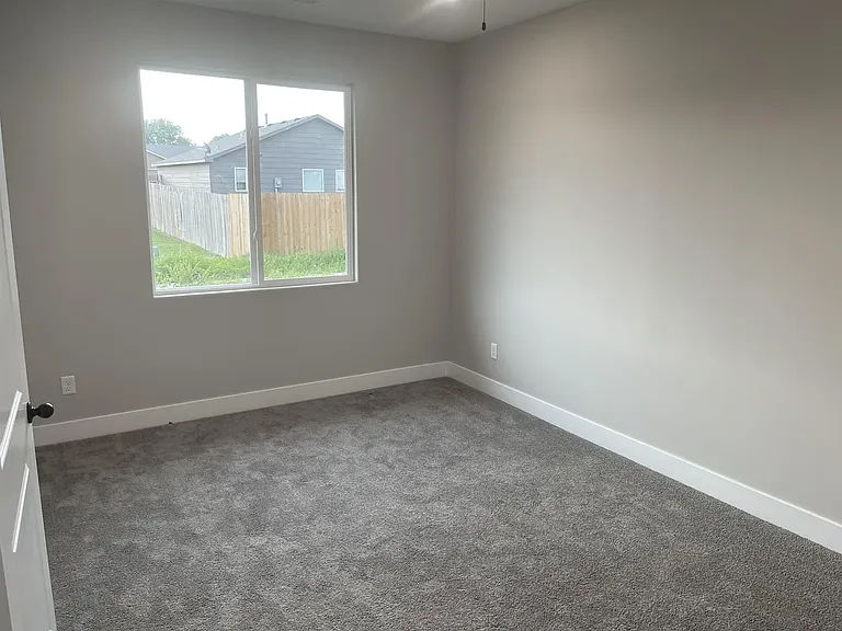 4414 S Mount Carmel Ave — Photo 12