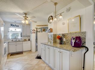 3871 Via Poinciana APT 101, Lake Worth, FL 33467